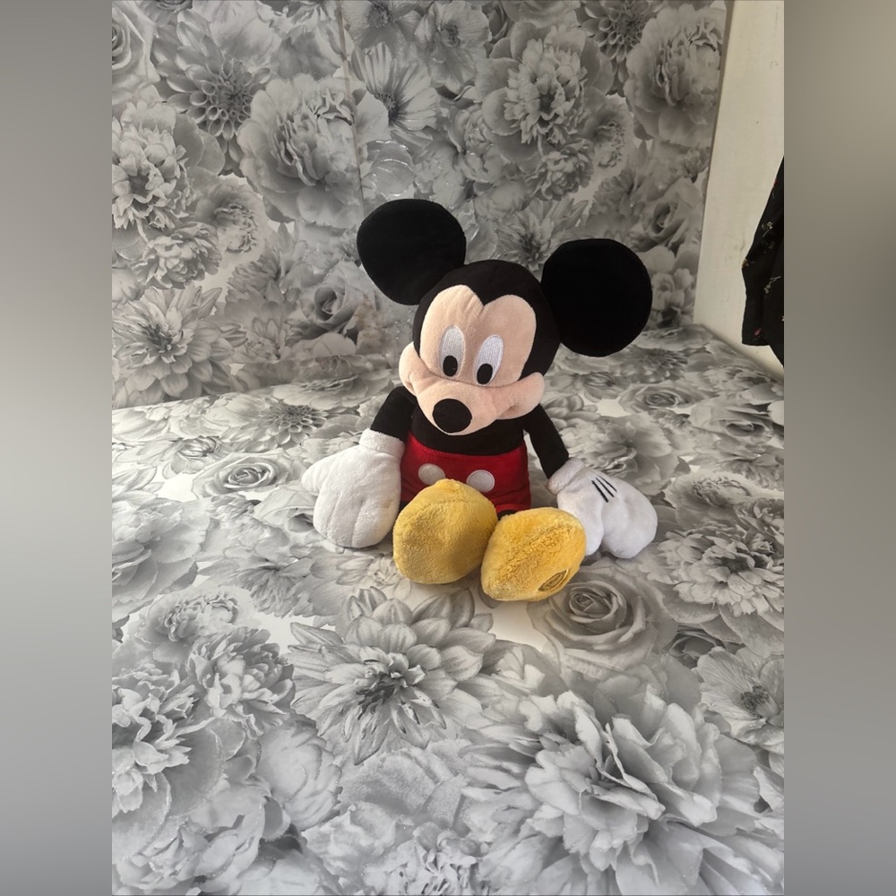 Disney Store Authentic Mickey Mouse - Picture 3 of 9